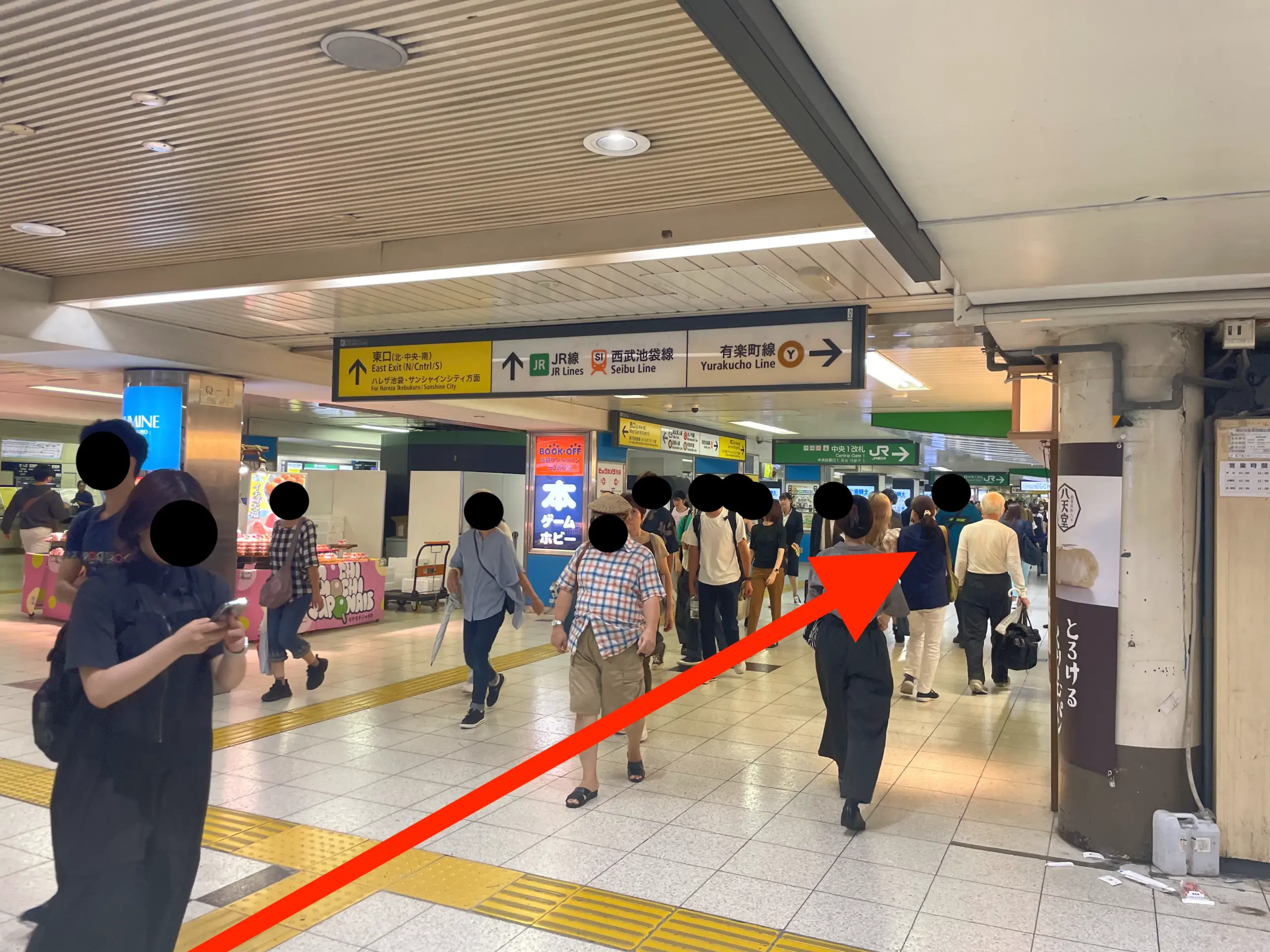 写真：池袋東口駅からの道順