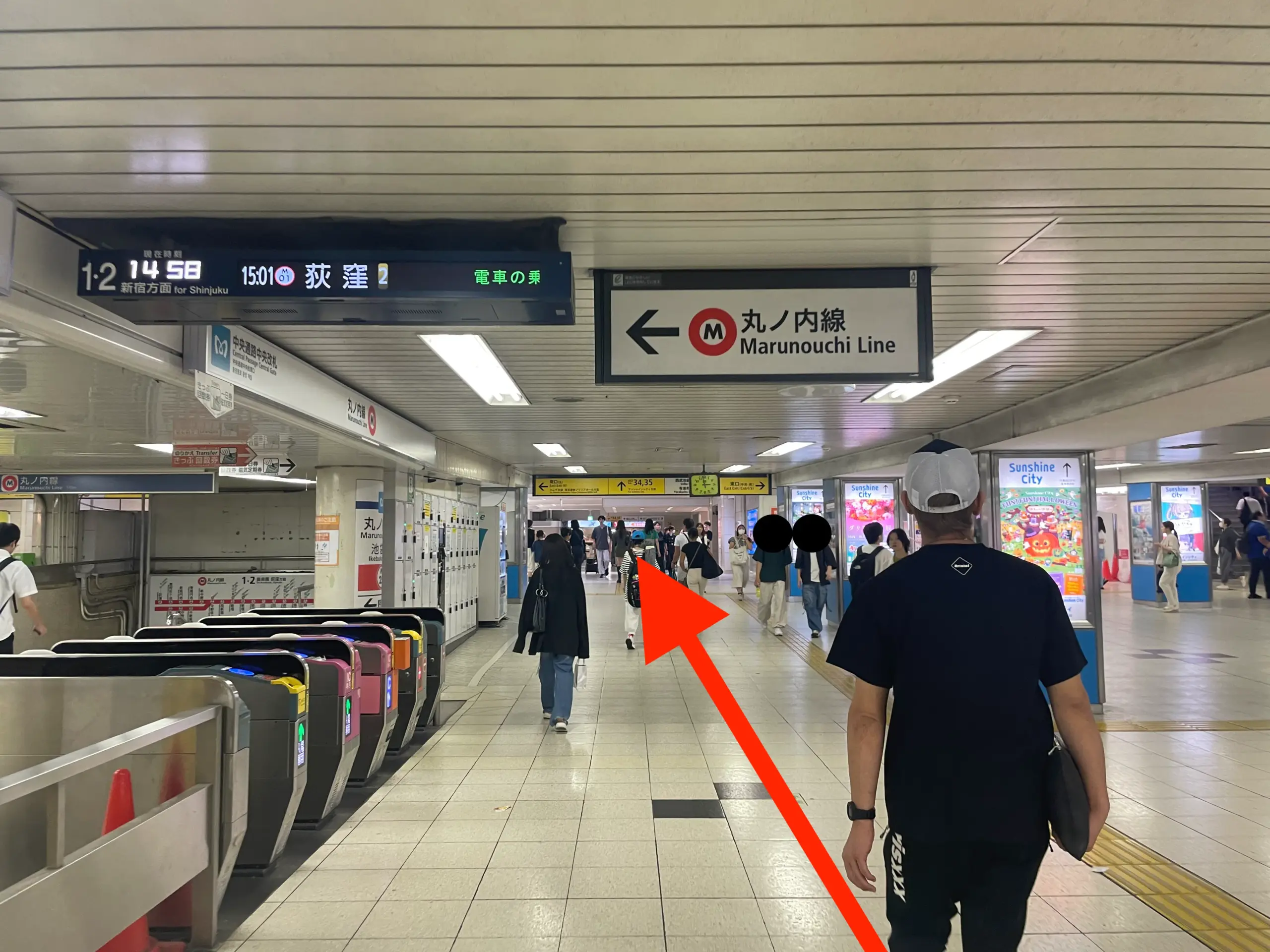 写真：池袋東口駅からの道順